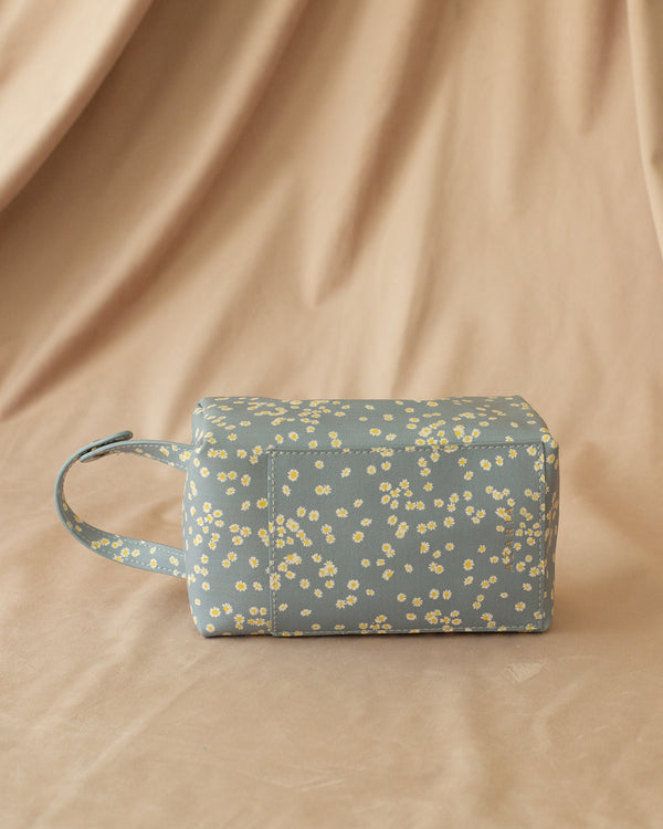 <span data-behavior="variable-product_title" data-variant_id='46051118547189'>Vegan Leather Wipes Case - Outlet
</span>