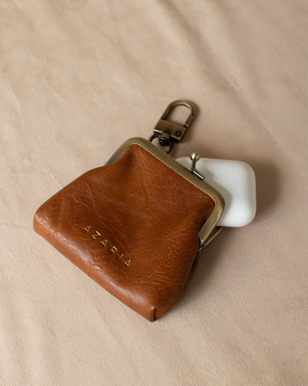 Hobo Kiss Lock Taupe Wallet