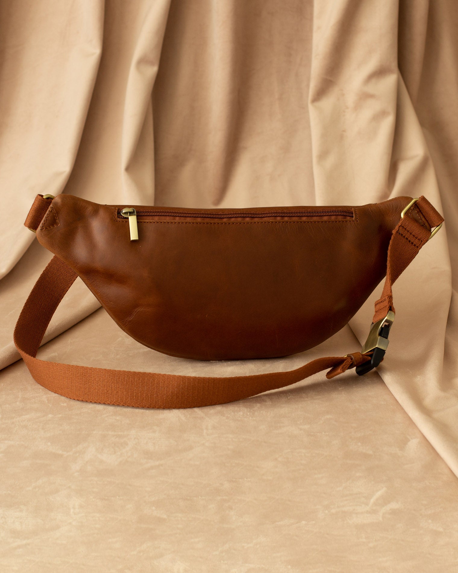 Amie Luxe Leather Fanny Pack – AZARIA